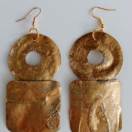 Sumptuously Golden Earrings - Extremely Lightweight!