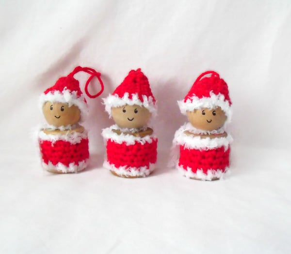 set of three crocheted hanging spool santa ornaments, christmas tree decorations