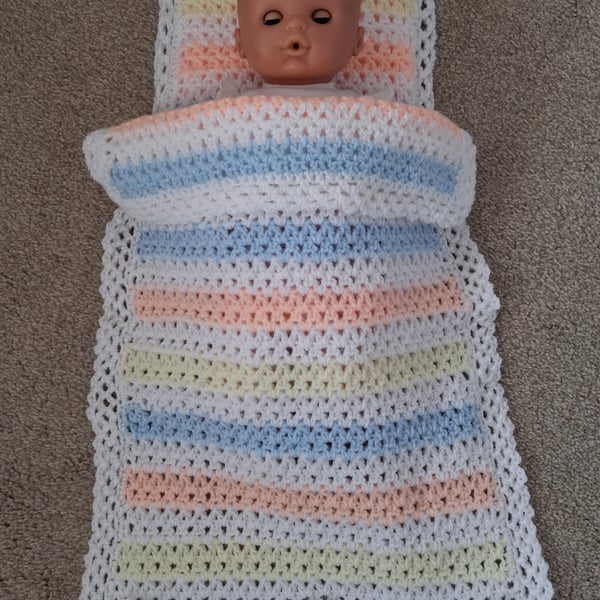 Crochet Doll Bedding Set Mix Of Colours With Daisy Embellishments  (J158)