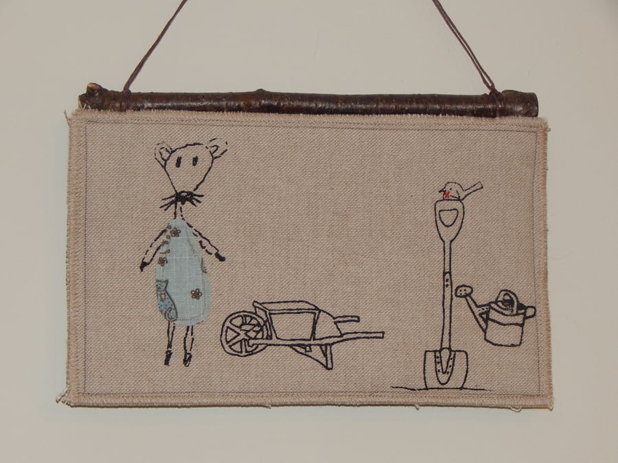 Muriel Mouse Gardening - Small Rustic Hanger