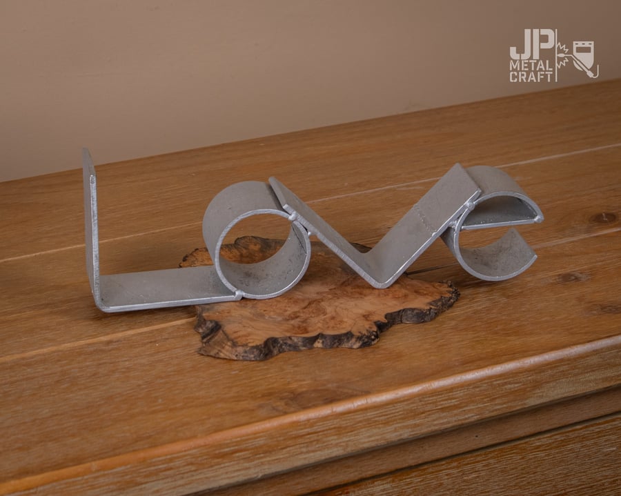 The 'LOVE' ornament
