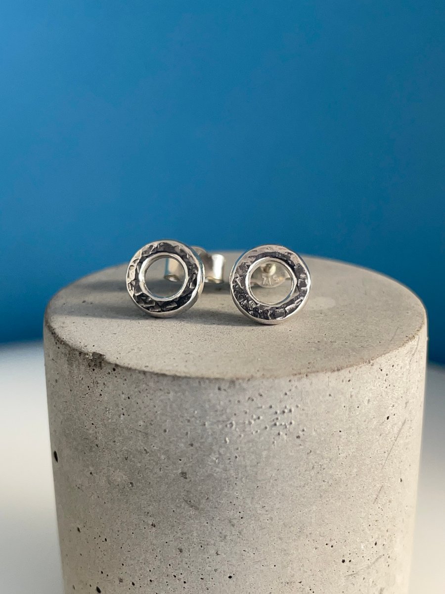 Silver Circle Ear Stud Earrings - Chunky Sterling Silver Hammered-Sparkly - 7mm 
