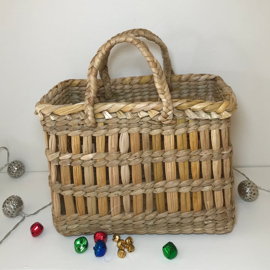 Perfectly Imperfect Small Handled Woven Rush Basket - Handmade in Cornwall 602