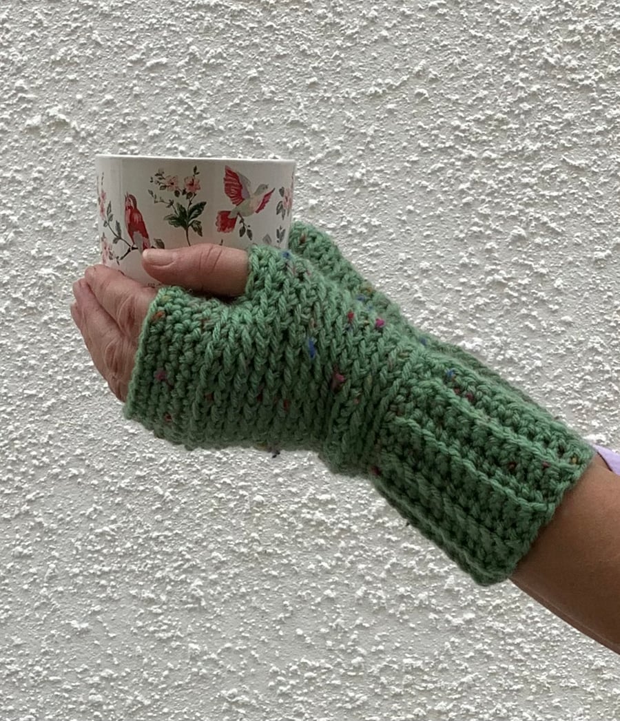 FINGERLESS MITTS , gloves ' Valley Tweed' . Soft  Merino wool blend. L. Green.