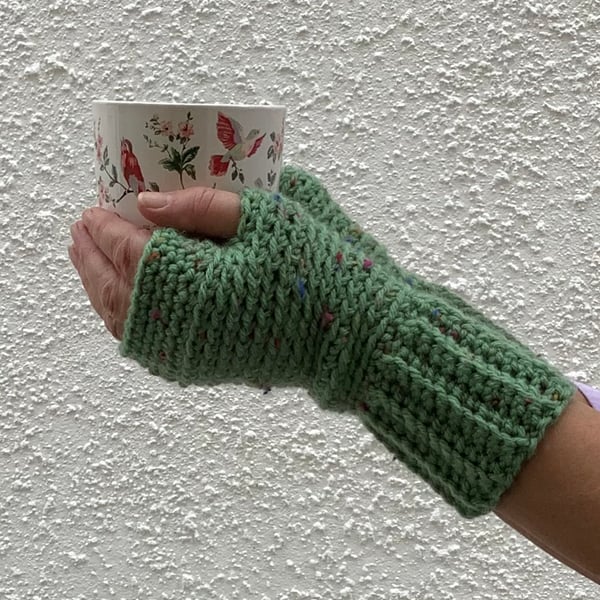 FINGERLESS MITTS , gloves ' Valley Tweed' . Soft  Merino wool blend. L. Green.