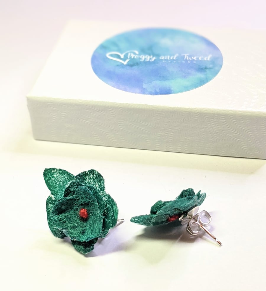 Earrings, stud earrings, flower earrings, green earrings, gift idea