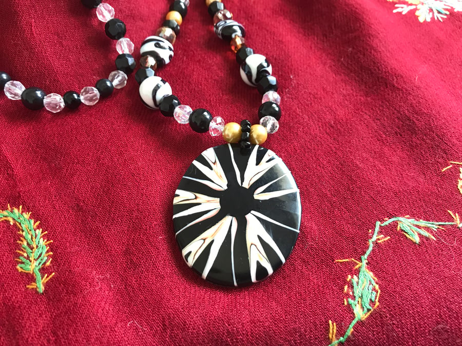 EL47 Black and White Art Deco inspired Pendant Necklace