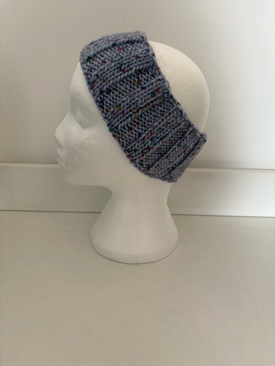 Blue fleck knitted headband. 