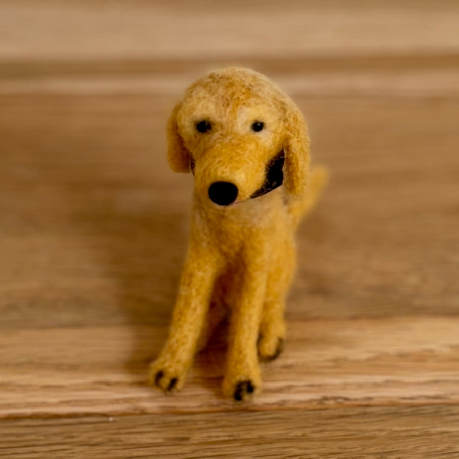 Needle felted miniature  Labrador dog, mini dog. 10cm tall