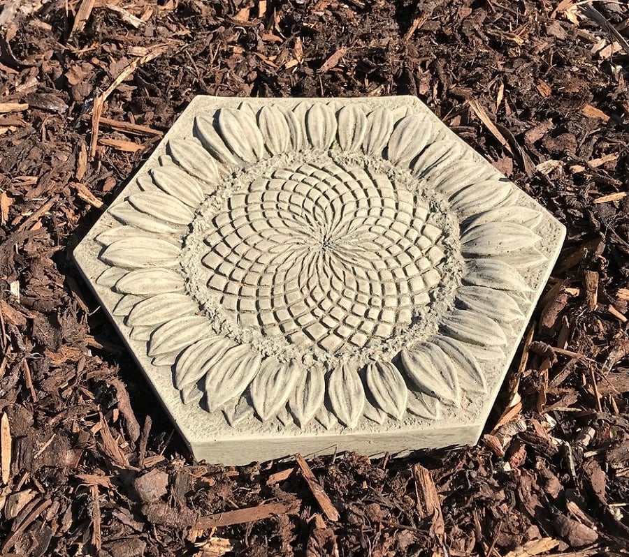 Sunflower Stepping Stone Insect Drinker