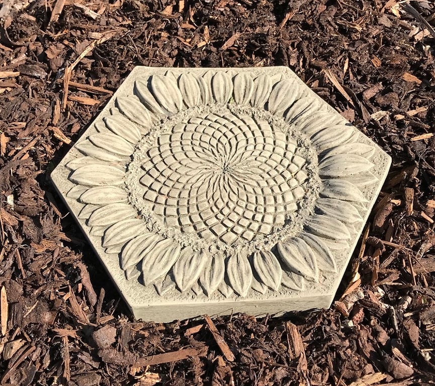 Sunflower Stepping Stone Insect Drinker