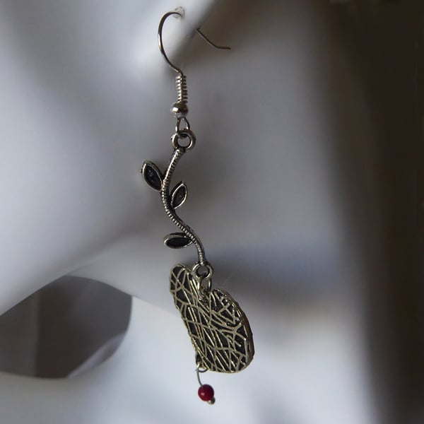 Gothic Entangled Heart Earrings