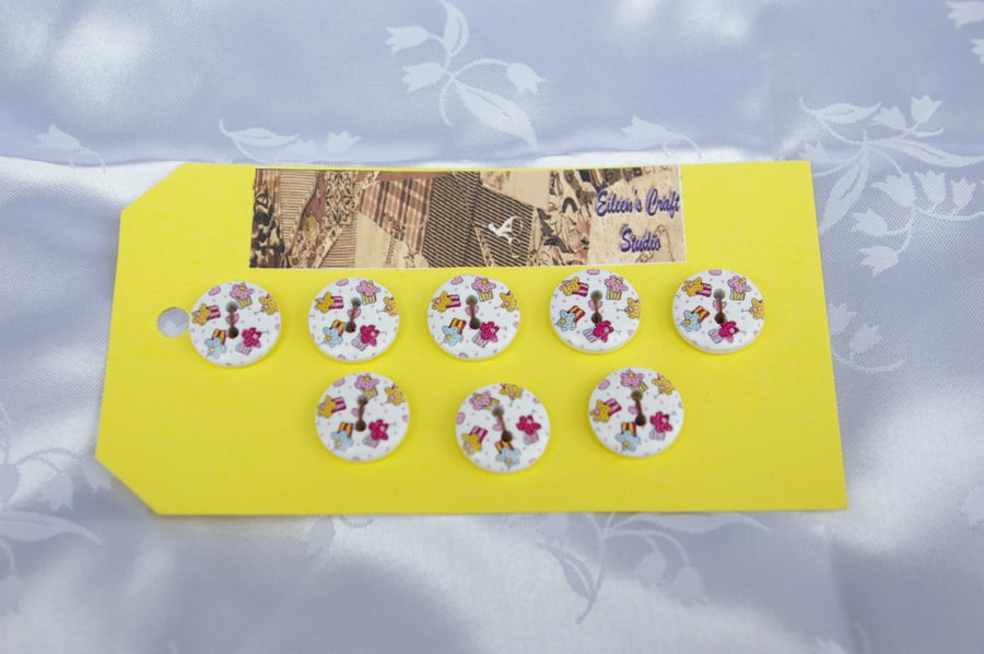 Buttons with cupcake design.