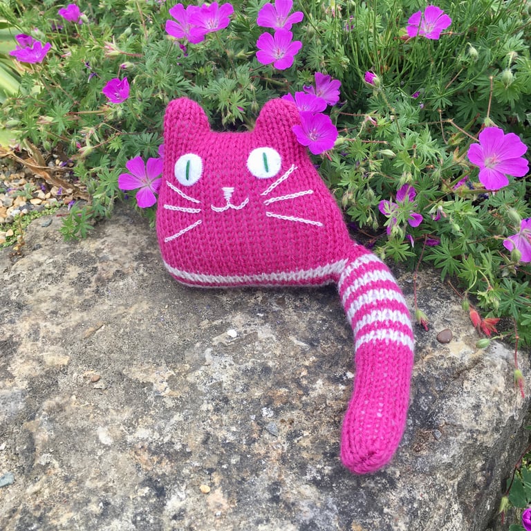Pink knitted kitten  - Cat lover gift - Friendship token - Baby girl gift
