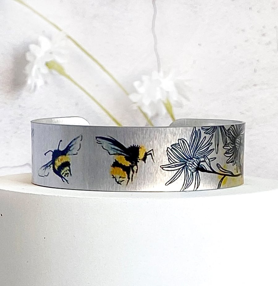 Bee cuff bracelet, jewellery bangle with bumble bees. (533)            