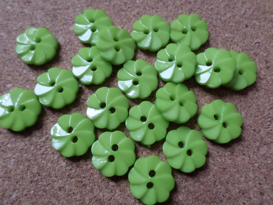 20 x 2-Hole Acrylic Buttons - Round - 14mm - Ridged Flower - Green 