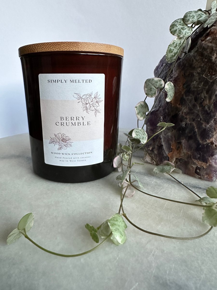 Home baking Berry Crumble Wood Wick Candle, Vegan Crackle Wick Candle