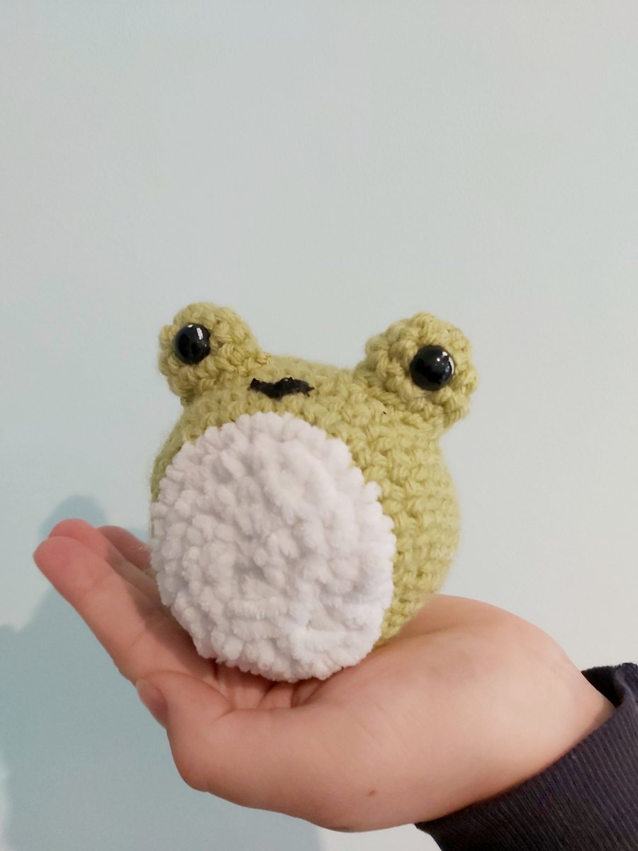 Frog Crochet Plushie Toy (round)