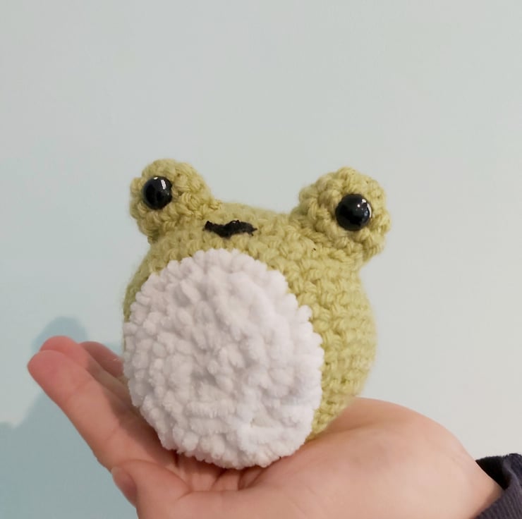 Frog Crochet Plushie Toy (round) - Folksy