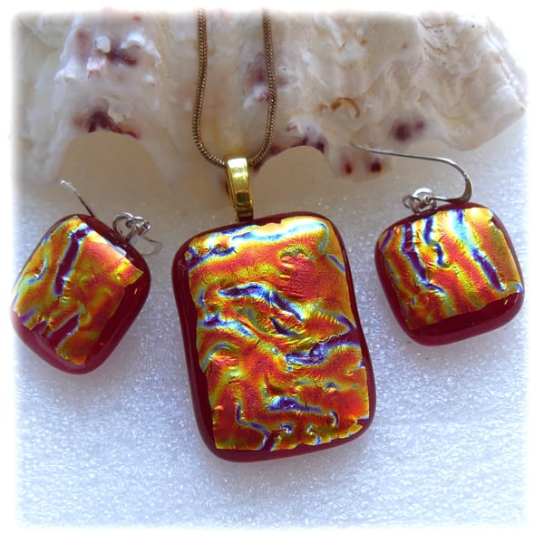 Dichroic Glass 119 Pendant Earring Set Red Gold Plated Chain