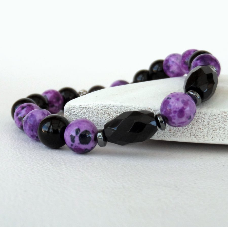 Purple casilica and black onyx stretchy bracelet