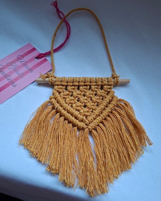 Macrame mini wall hanging