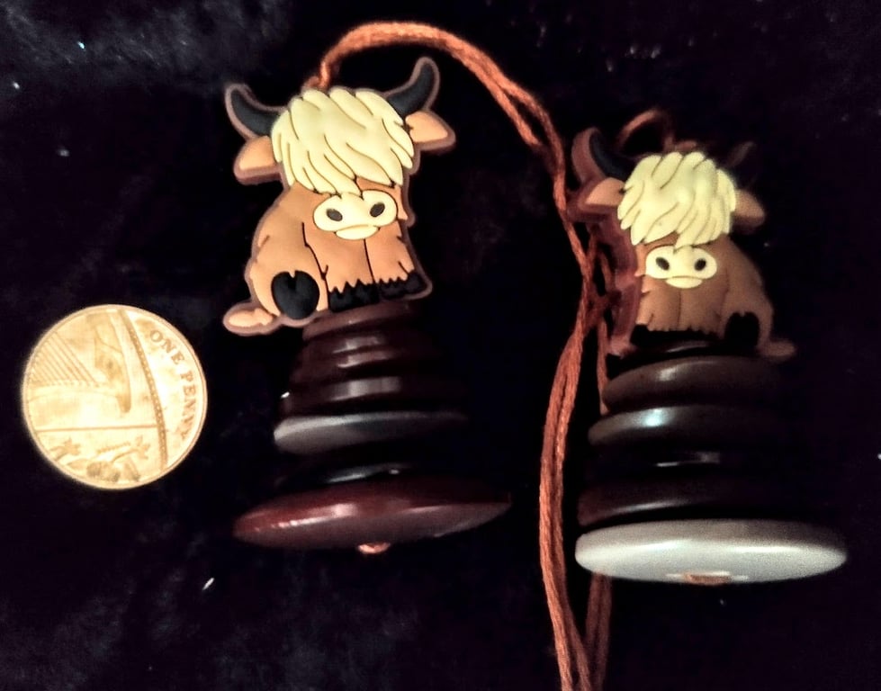 Pair of Highland Cows Button Decorations for the Christmas Tree  Free P&P 