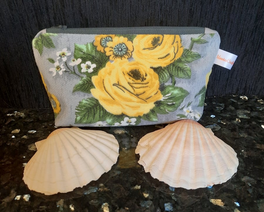 Super retro zip pouch yellow rose