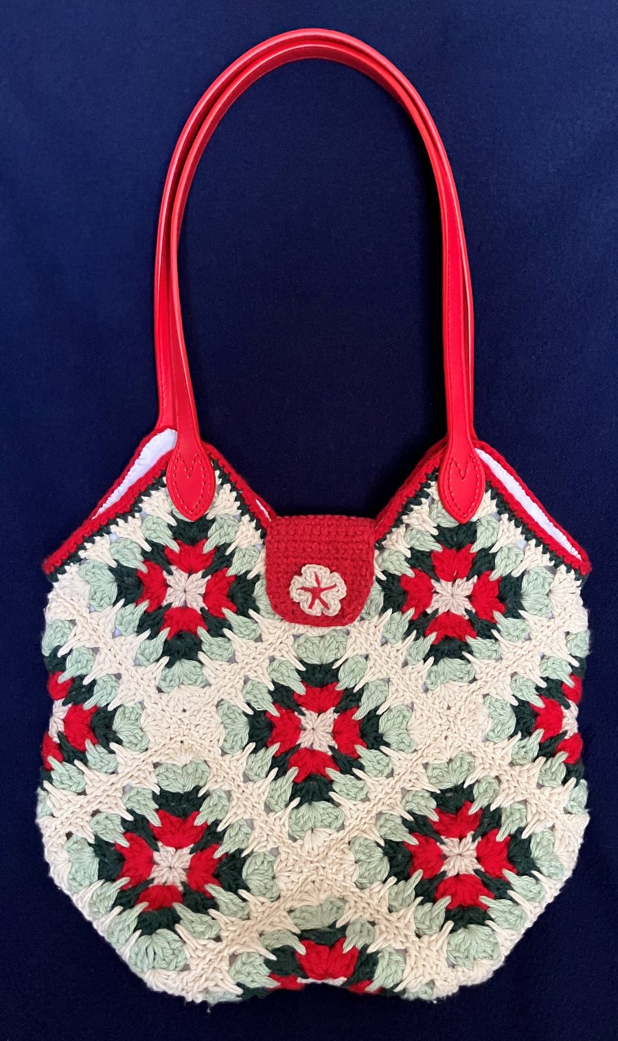 Granny square tote bag red handle – magnetic tab top closing 
