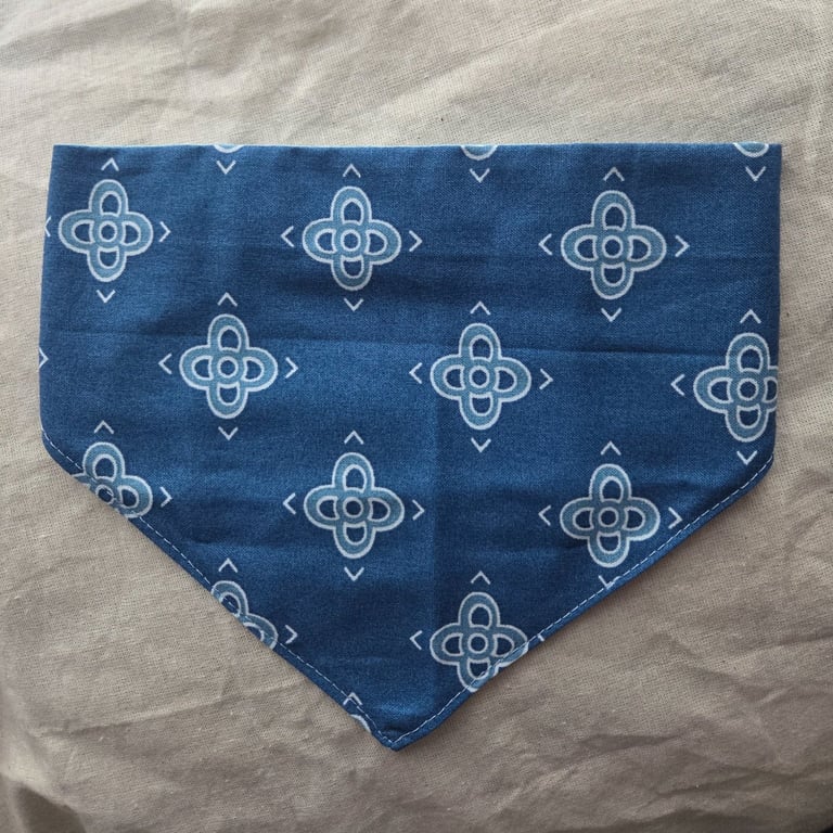 Elasticated slip-on Dog Bandana - Size L