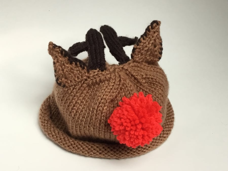 Reindeer beanie hat for baby aged 0 to 3 months