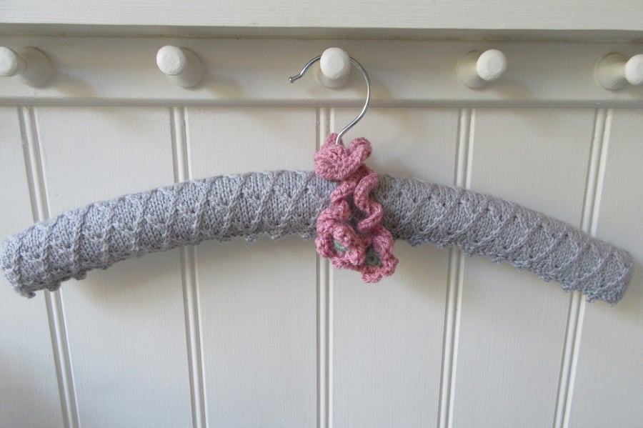 Knitted trellis and daisy ladies coat hanger