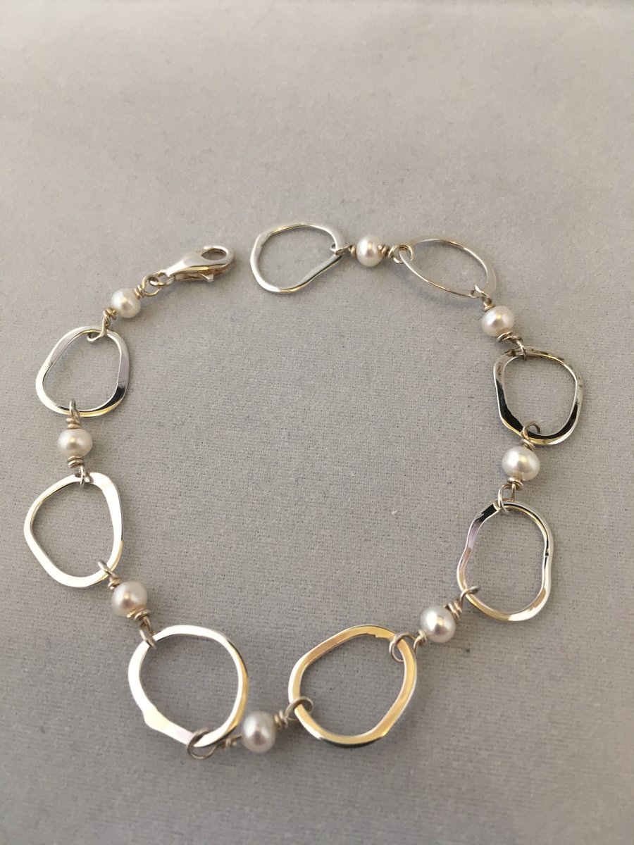 Silver and pearl bracelet
