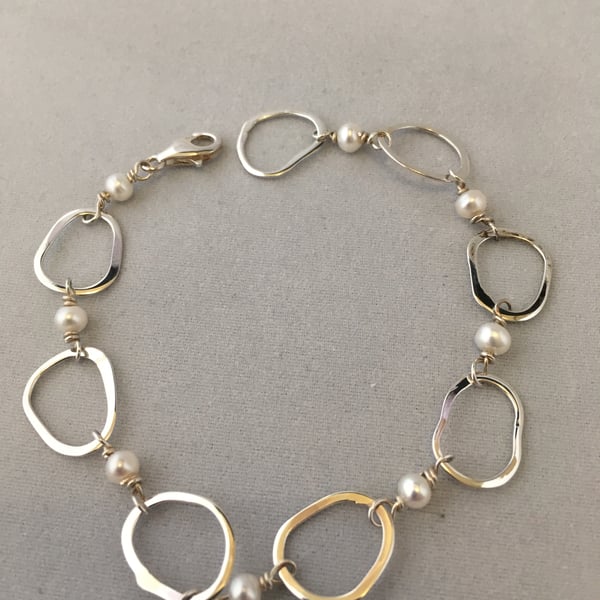 Silver and pearl bracelet