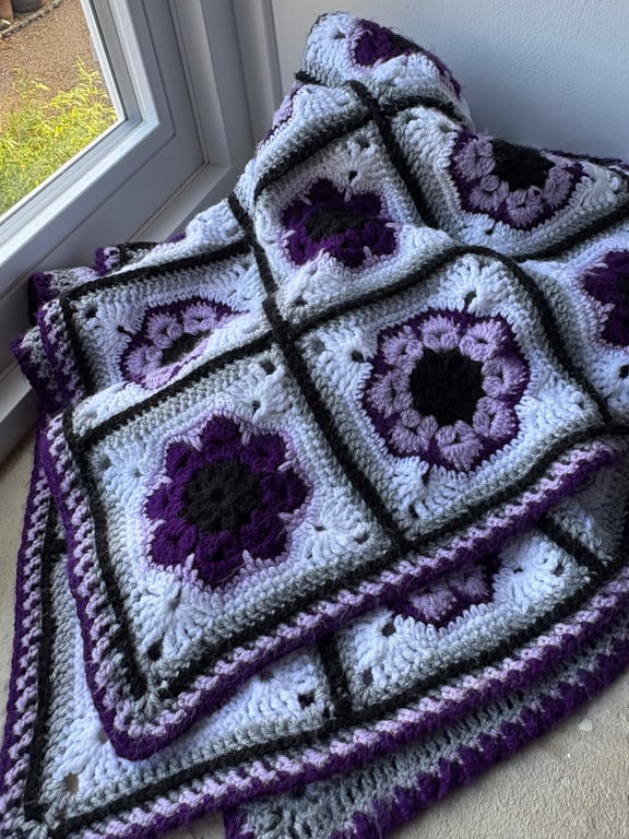 Stunning African Flower motif blanket in shades of purple