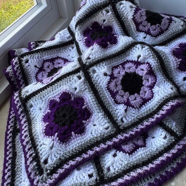 Stunning African Flower motif blanket in shades of purple