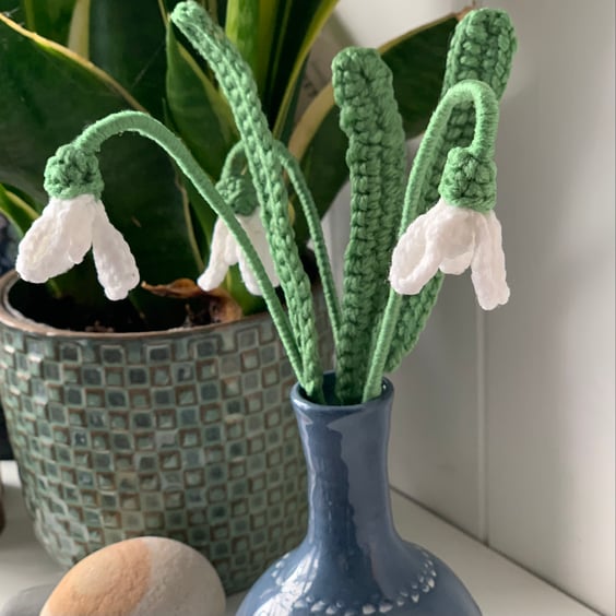 Crochet snowdrops 