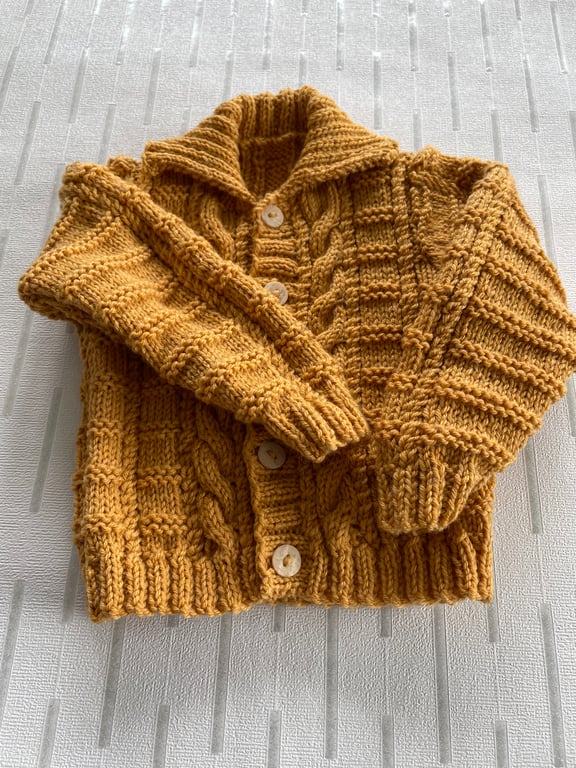 Patterned cardigan with collar