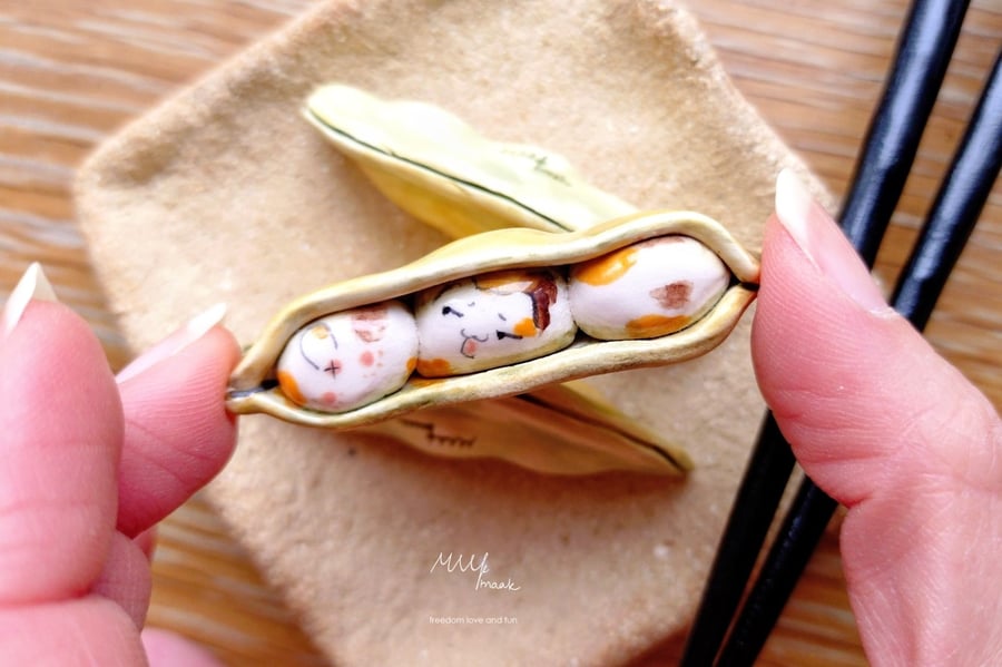 Purrfect Pea Hanako (Chopstick Rest)