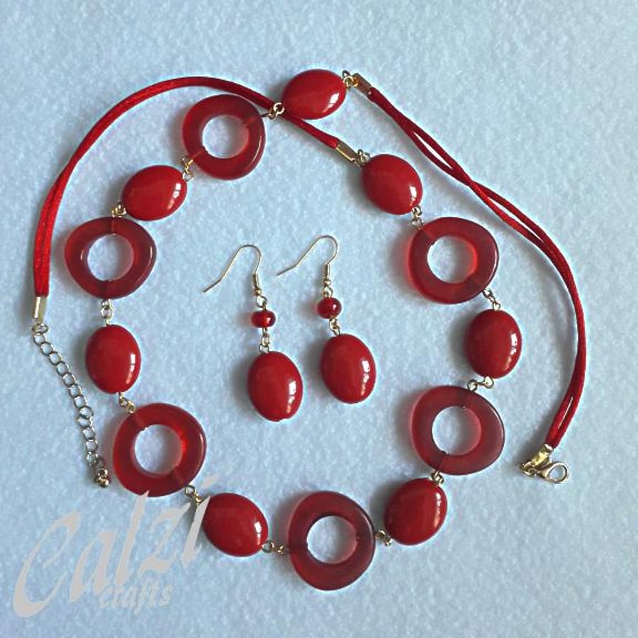 Red Hollow Ring Beaded Necklace & Earrings