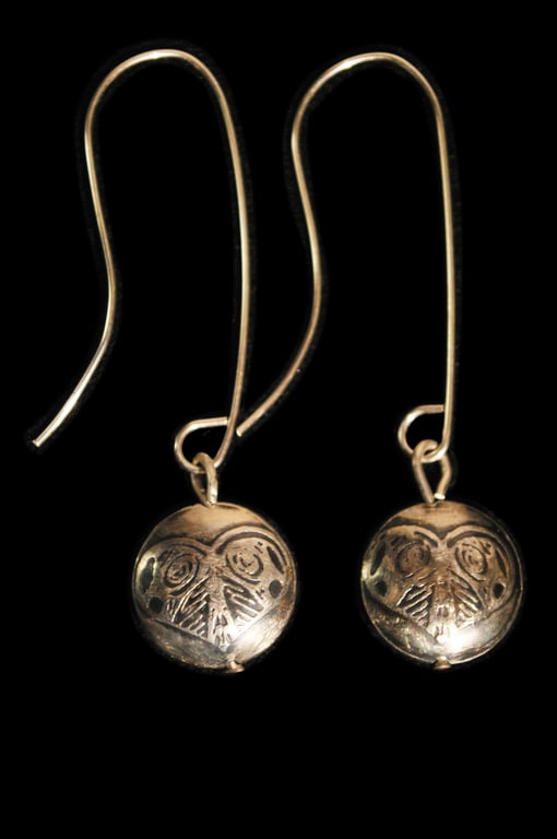 capsule drop heart earrings