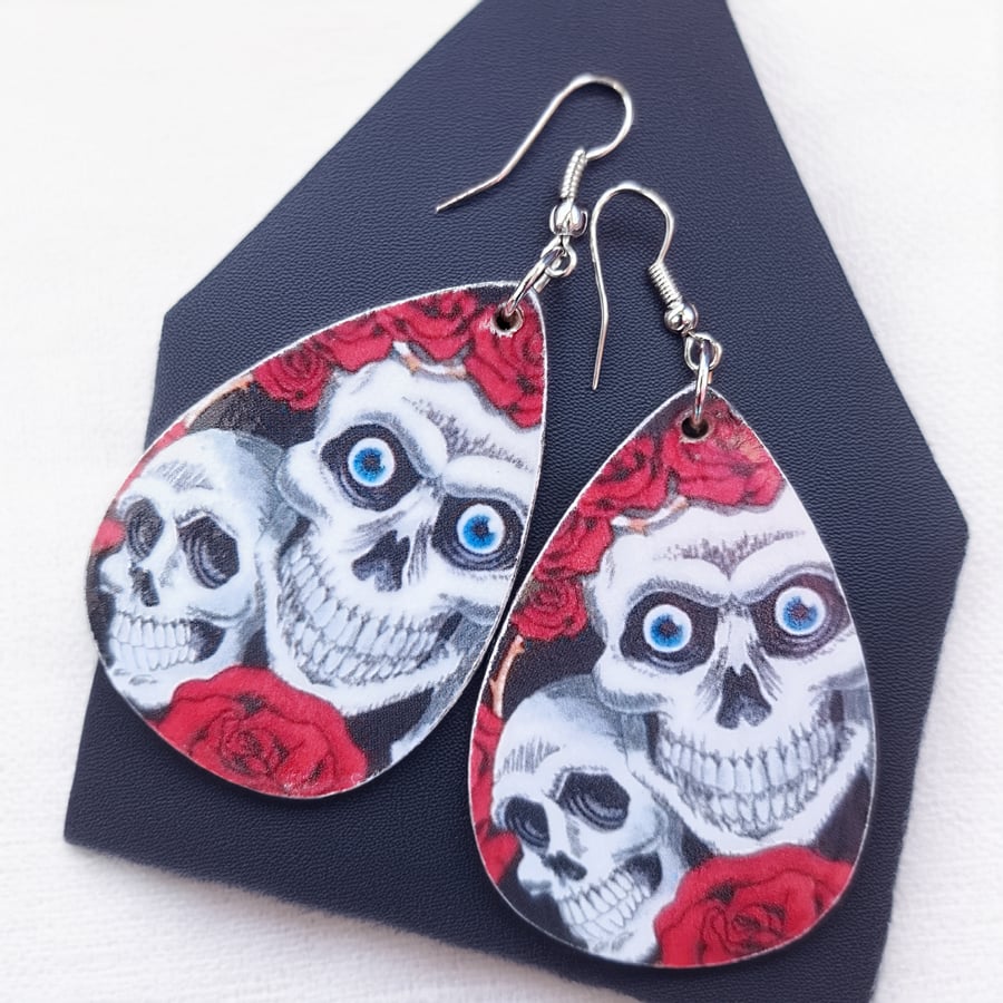 Funky Skull & Rose Earrings – Gothic Teardrop Dangles with Silver Accents