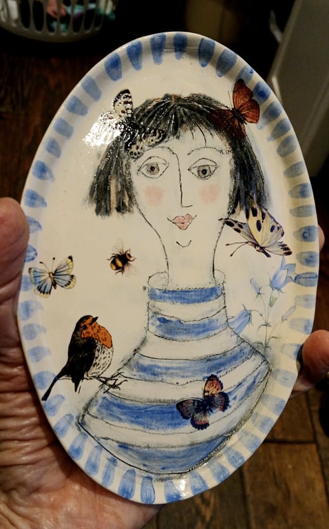 Figurative shallow dish-wall hanging 