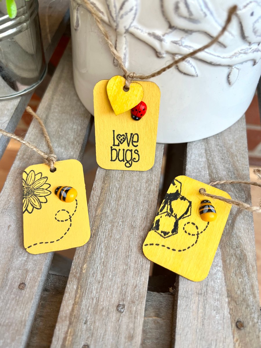Gift tags or wooden hanging decorations - ‘Bee & Ladybird’