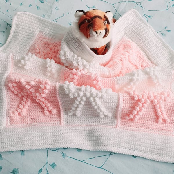 Bow baby girl crochet blanket