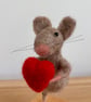 Needle felt mouse with heart - Image 2
