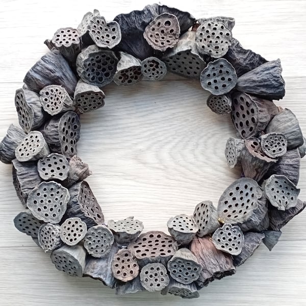 Contemporary Medium Wreath, simple, minimalist, natural