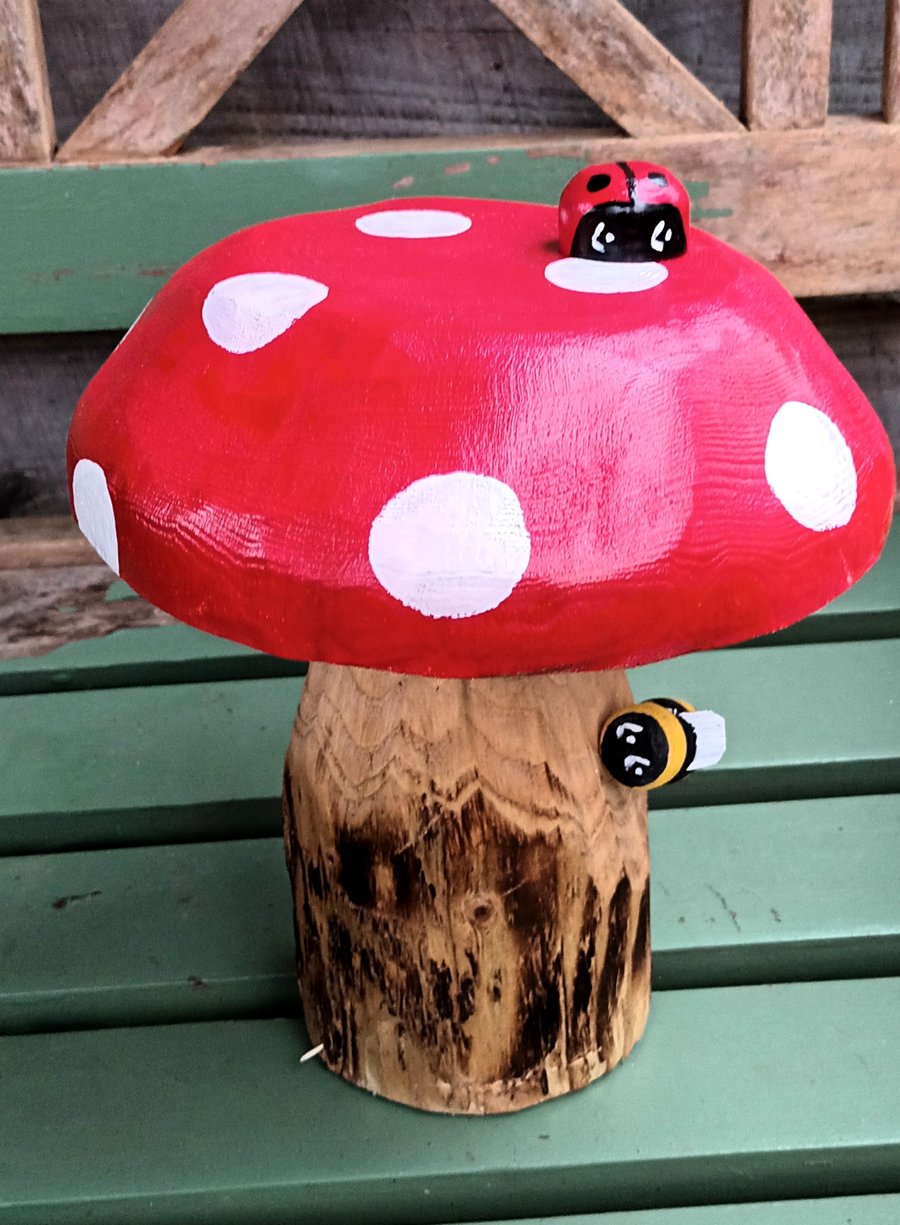 Spotty Toadstool with Bee & Ladybird