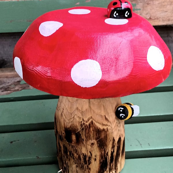 Spotty Toadstool with Bee & Ladybird