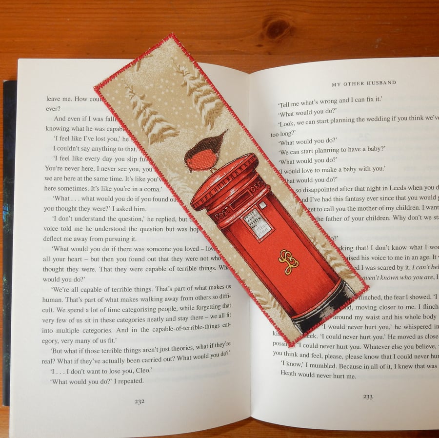 Bookmark Christmas postbox and robin